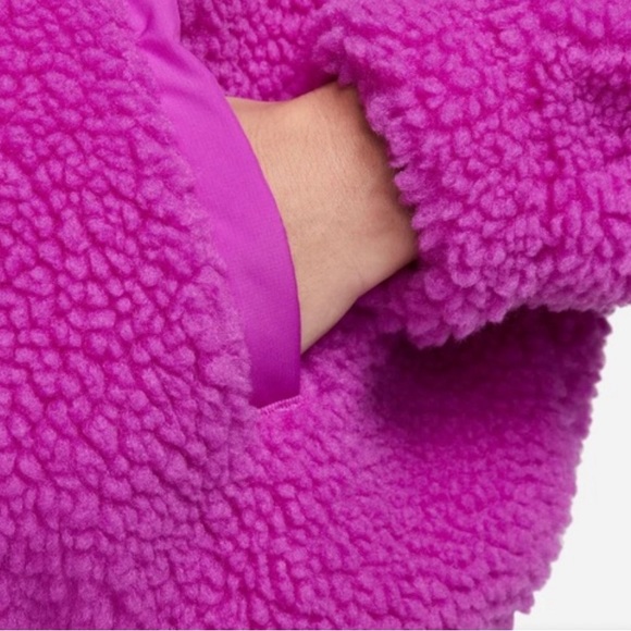 Nike Women's Winter Plush Swoosh Jacket Oversized XS NWOT AND NEVER WORN - Picture 3 of 3